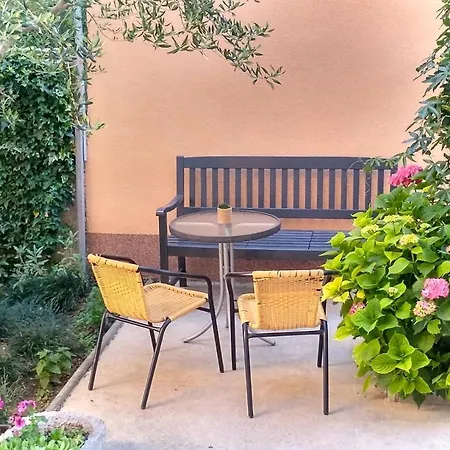 Cizmesija Apartament *